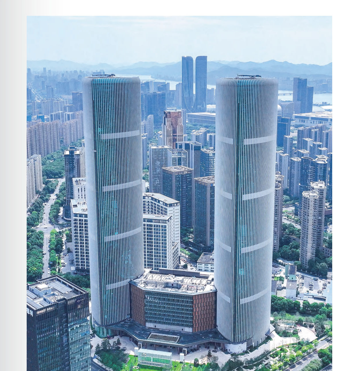 Unitized curtain wall towers